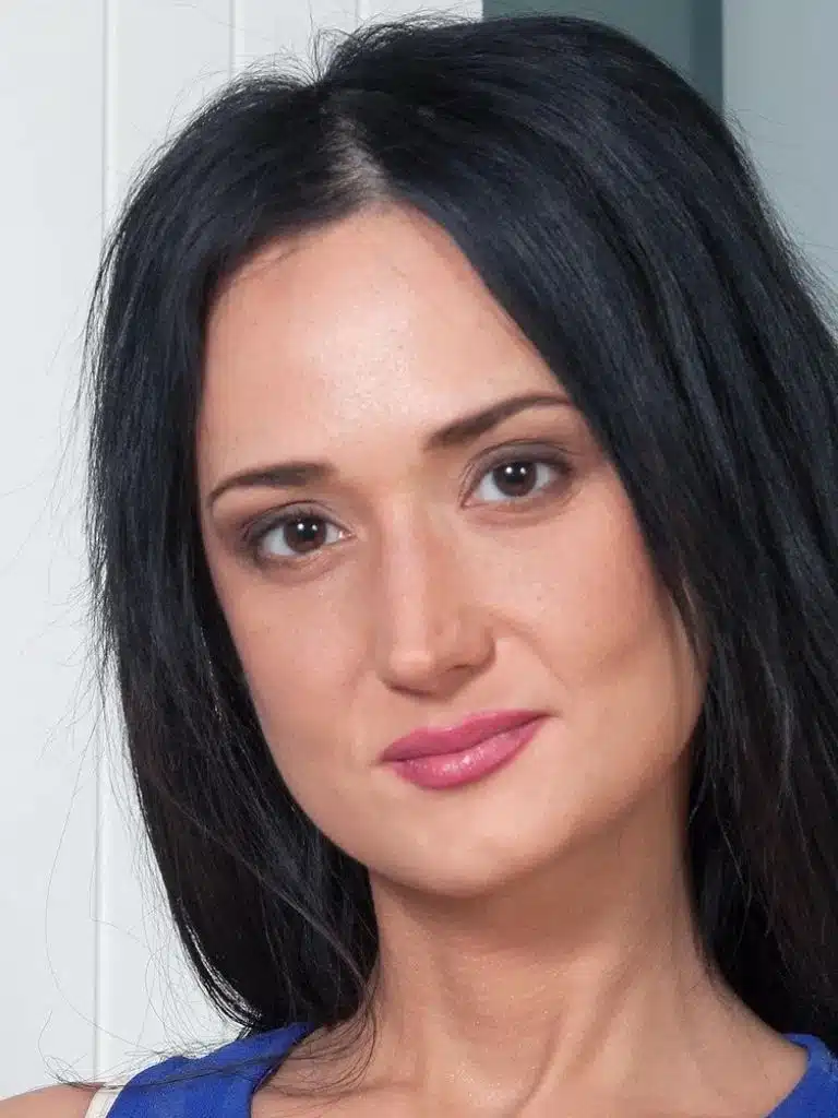 Angie Moon Biography: Wiki, Age, Career, Height, Weight, Boyfriend, Net Worth & More